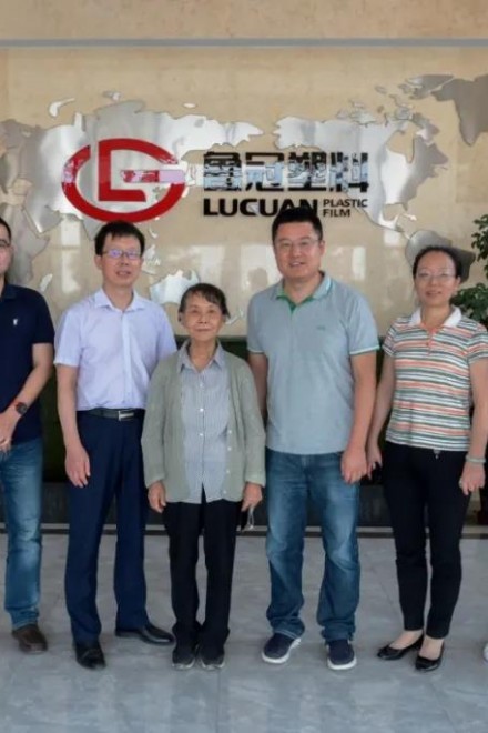 Damos una cálida bienvenida al Grupo de expertos de la Asociación China de la industria de procesamiento de plásticos para visitar nuestra fábrica.