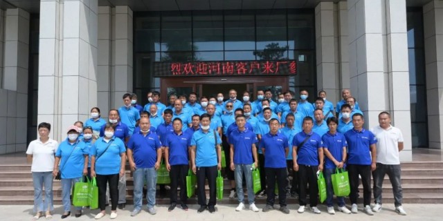 Warmly Welcome Customers From Henan To Visit Our Factory