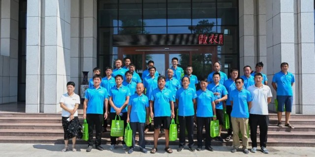 Warmly Welcome Local Customers To Visit Our Factory